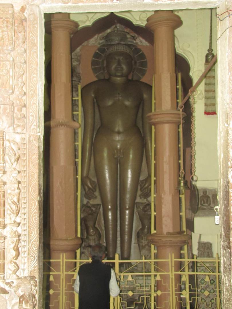 मूलनायक · भगवान शांतिनाथ, खजुराहो जैन मंदिर