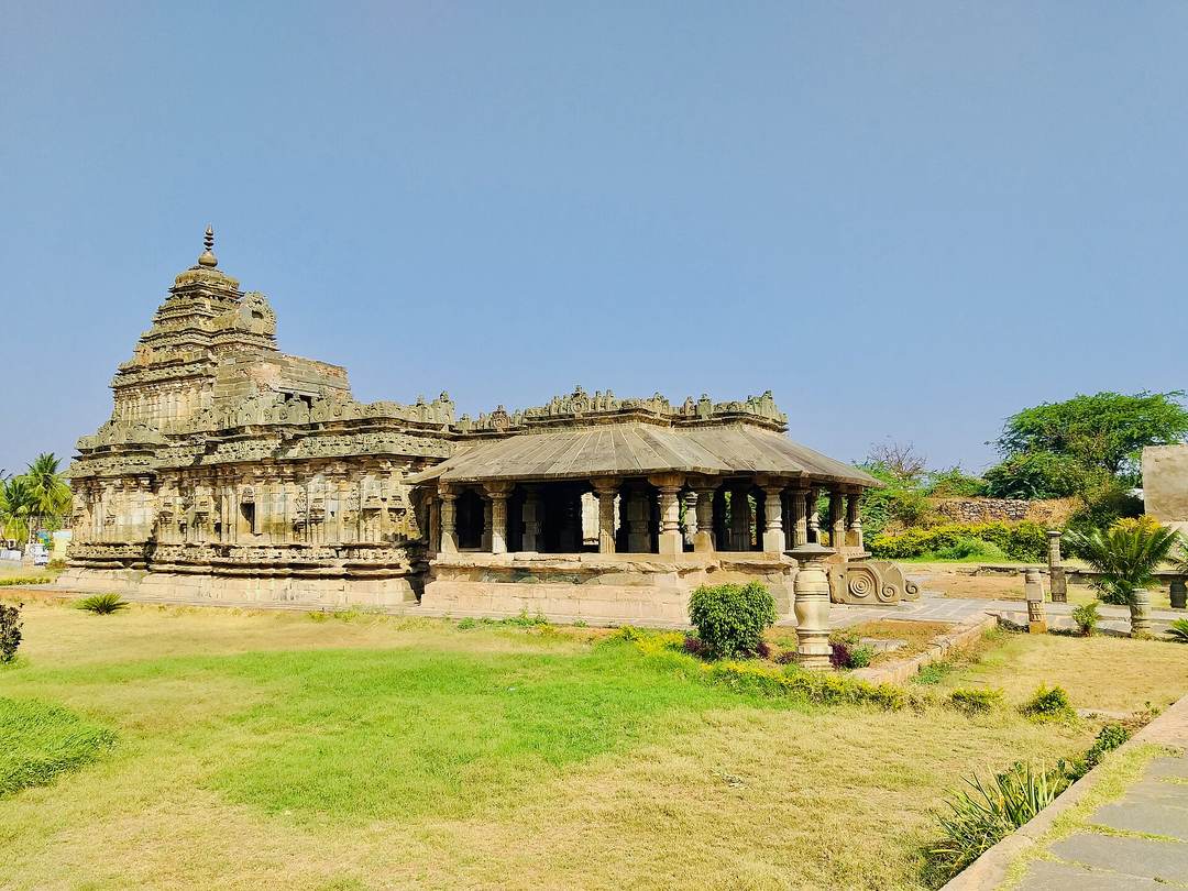 मंदिर · ब्रह्म जिनालय, लक्कुंडी
