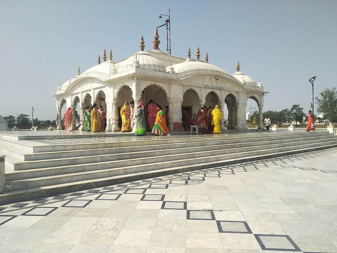 मंदिर · जल मंदिर, पावापुरी जल मंदिर