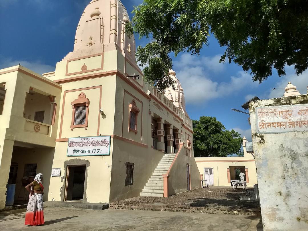 मंदिर, शौरीपुर (बटेश्वर)