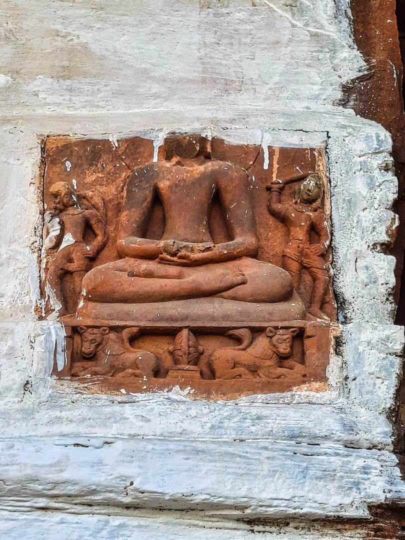 प्रतिमा · सिद्ध का पहाड़ पर भगवान नेमिनाथ की उकेरी प्रतिमा, श्रेयांसगिरि